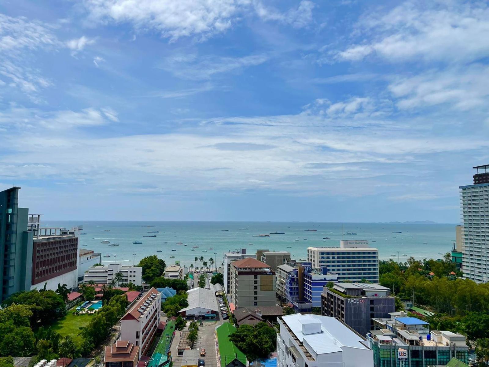 The Base Deluxe Apartment Pattaya Exterior photo