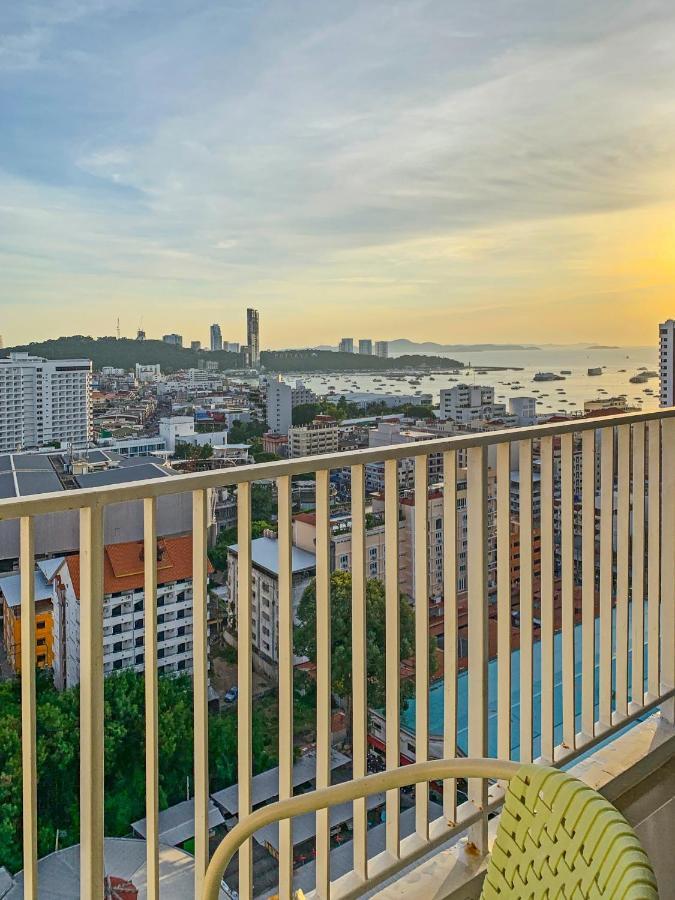 The Base Deluxe Apartment Pattaya Exterior photo